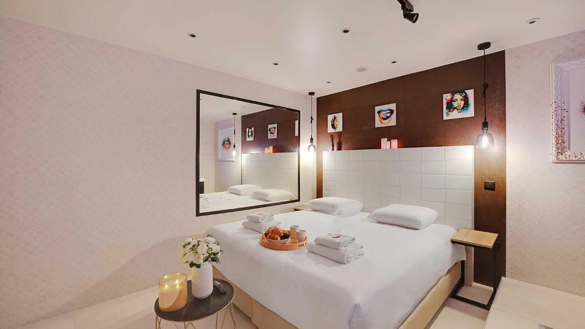 Lejlighed Intimate With Air Conditioner & Jacuzzi 2br 6p Montmartre