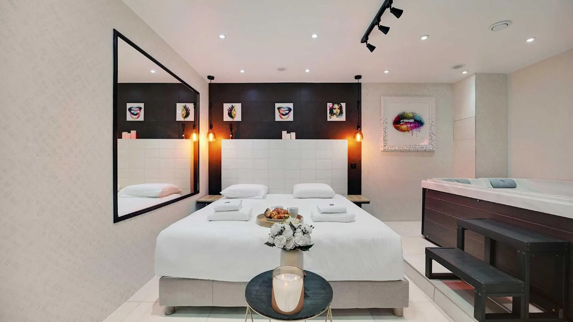 Intimate With Air Conditioner & Jacuzzi 2br 6p Montmartre Lejlighed