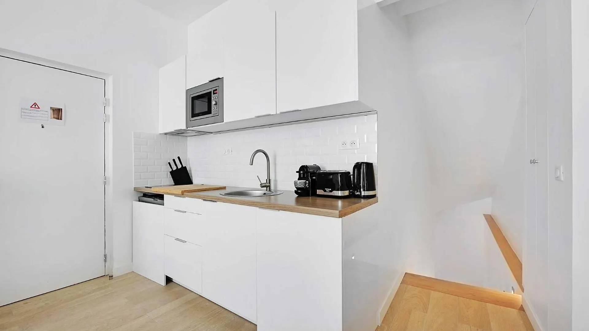 Διαμέρισμα Intimate With Air Conditioner & Jacuzzi 2br 6p Montmartre *