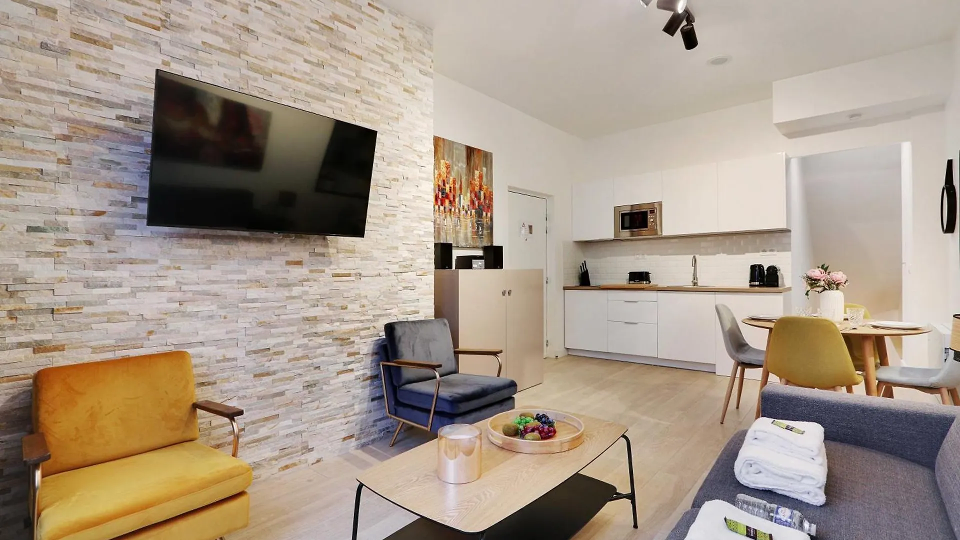 Intimate With Air Conditioner & Jacuzzi 2br 6p Montmartre Διαμέρισμα Παρίσι
