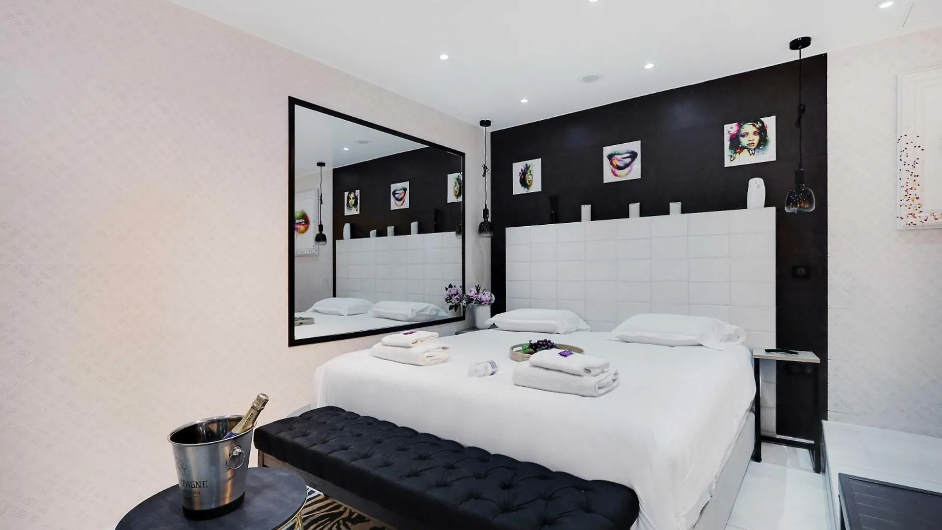 Intimate With Air Conditioner & Jacuzzi 2br 6p Montmartre Lejlighed *