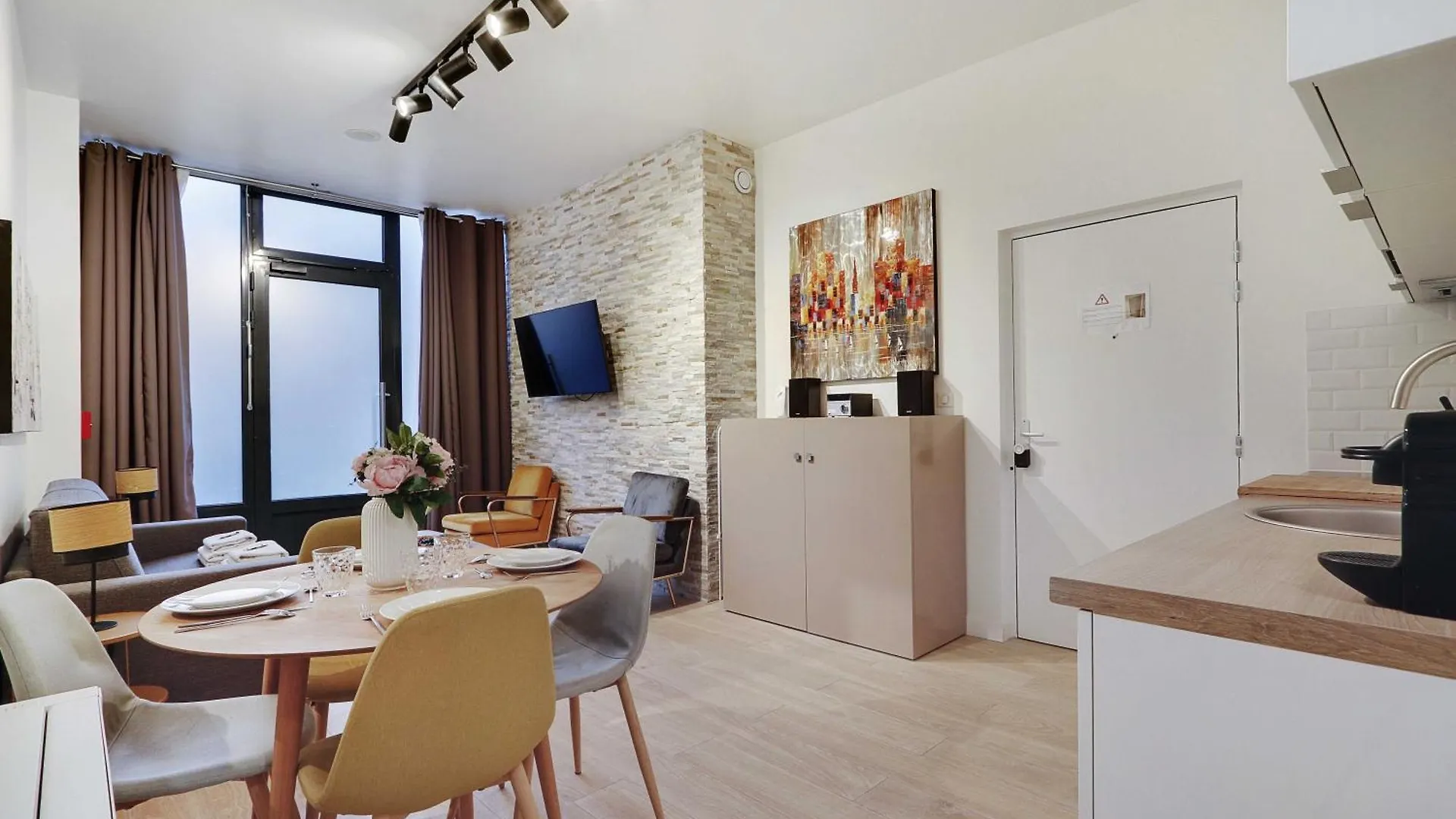 Intimate With Air Conditioner & Jacuzzi 2br 6p Montmartre Lejlighed Paris
