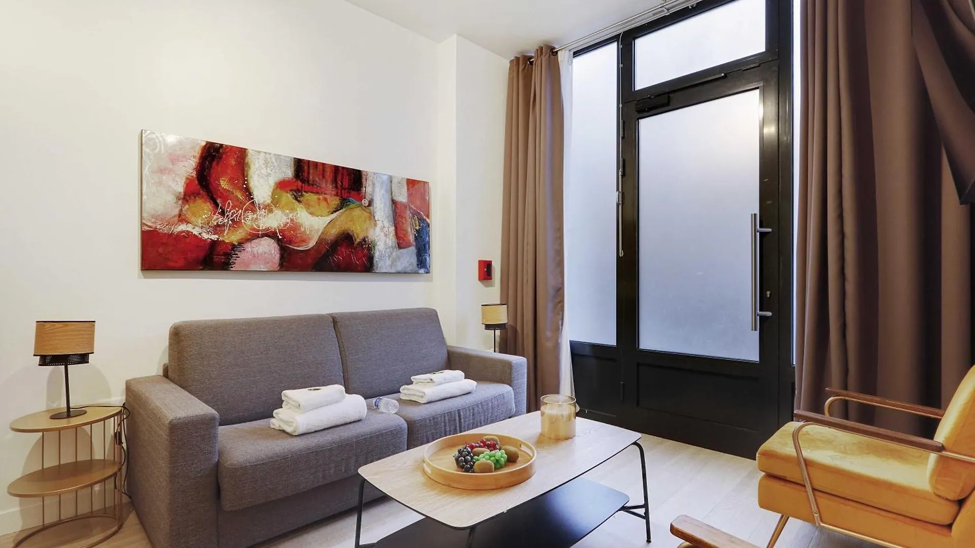 Intimate With Air Conditioner & Jacuzzi 2br 6p Montmartre Paris