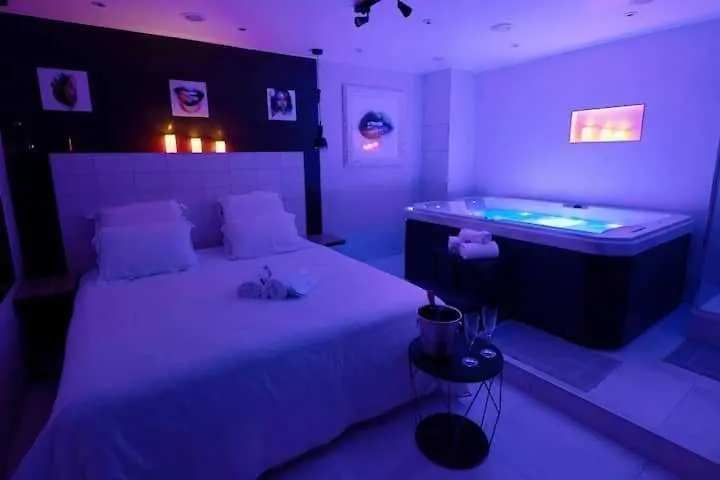 Lejlighed Intimate With Air Conditioner & Jacuzzi 2br 6p Montmartre