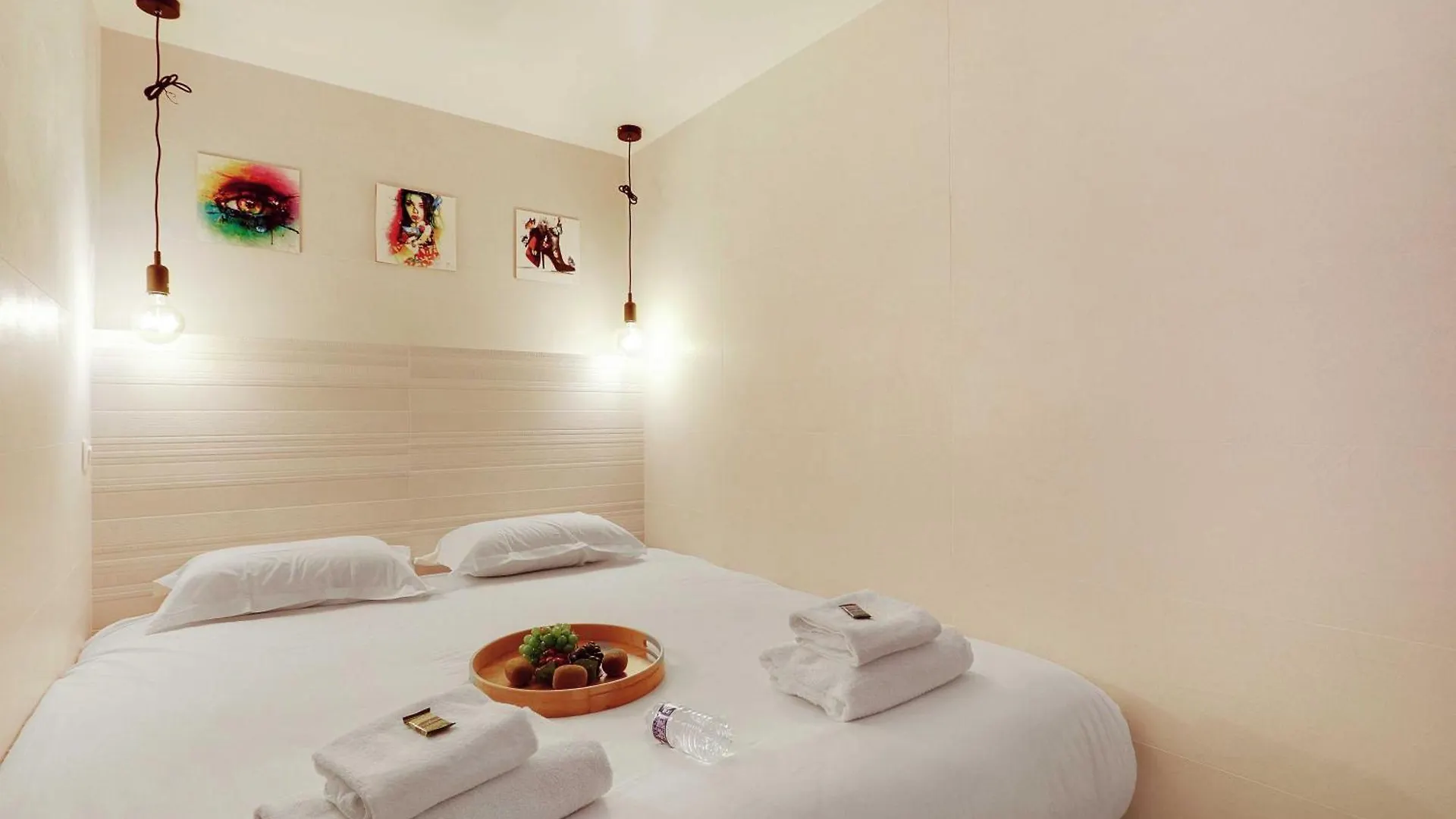 Intimate With Air Conditioner & Jacuzzi 2br 6p Montmartre Paris