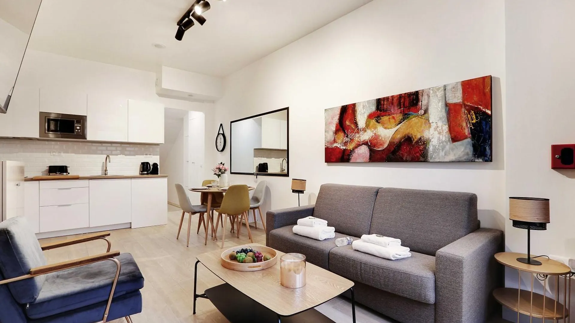 Intimate With Air Conditioner & Jacuzzi 2br 6p Montmartre